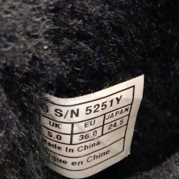 UGG Women's Classic Short II Ankle Boots Black Size 6 - Picture 4 of 4